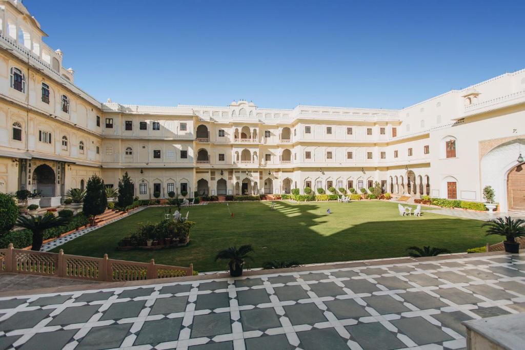 raj palace 3